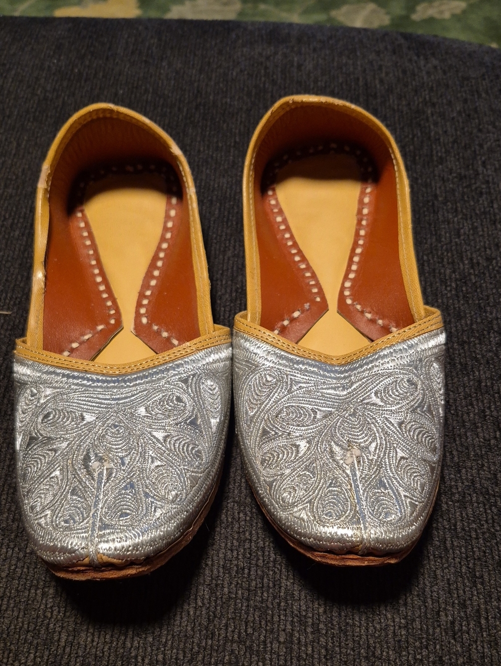 Silver Embroidered Women’s Moccasins - Elegant Slip-On Jutti